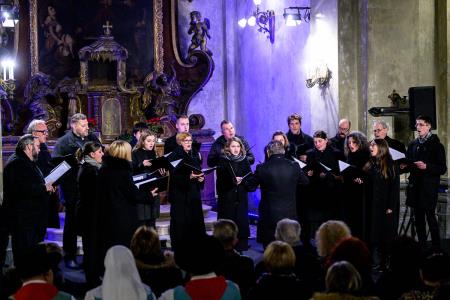 bozicni-koncert-krizevniska-cerkev-fotoasja-web-4336