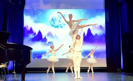 Labodje jezero ob soju sveč