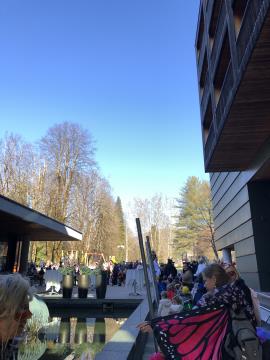 Pustno rajanje na trgu